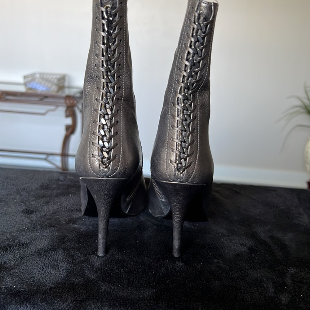 Stuart Weitzman - Picture 3 of 7